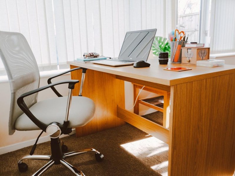 Odpowiednie meble biurowe mogą poprawić produktywność w miejscu pracy